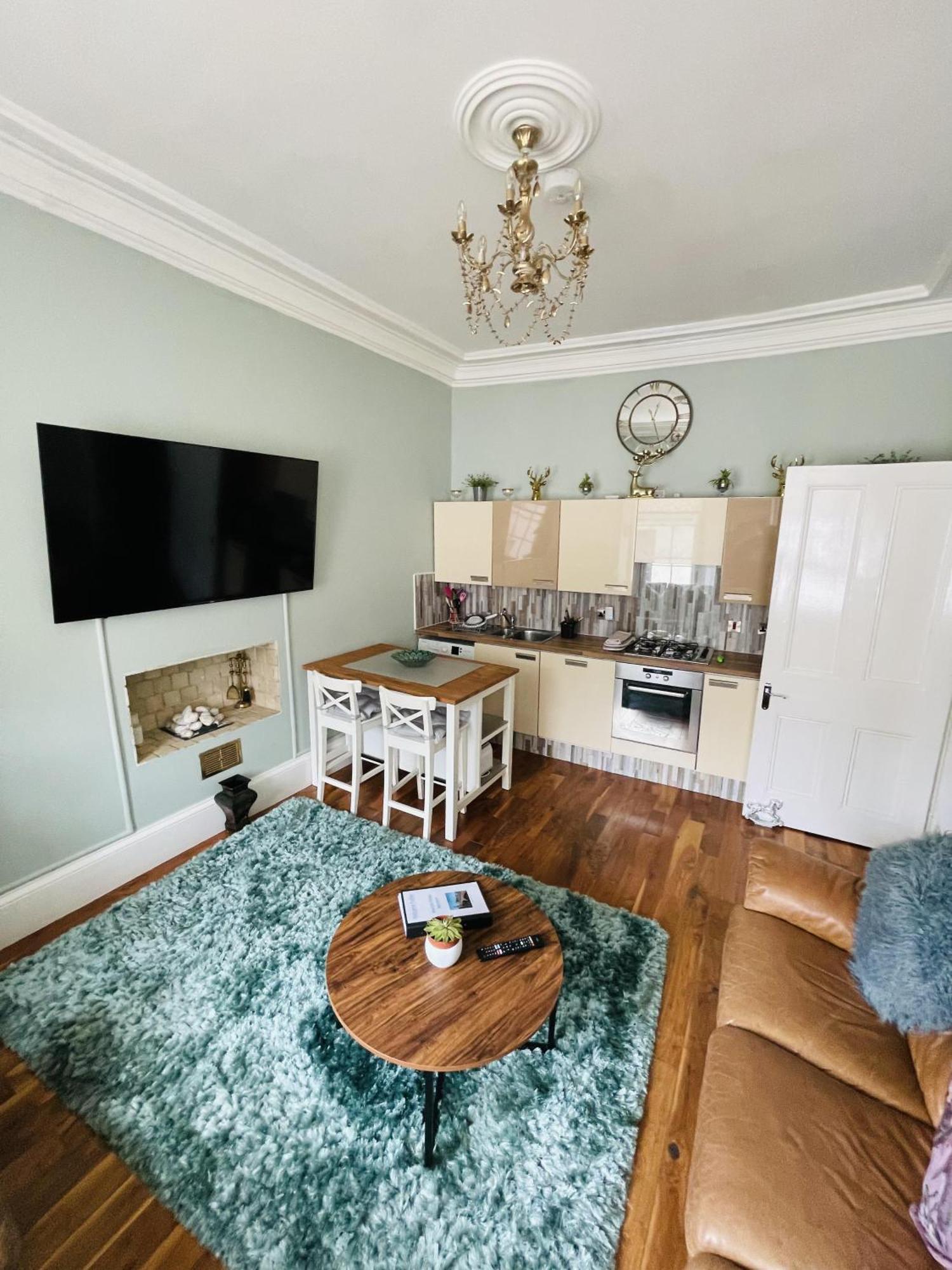 Charming 2-Bedroom Apartment Located In Ayr Exteriör bild